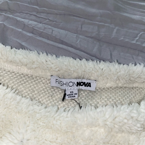 Fashion Nova white fuzzy cropped sweater. - Picture 4 of 4